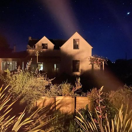 Ashley Villa Bnb Такака Екстериор снимка