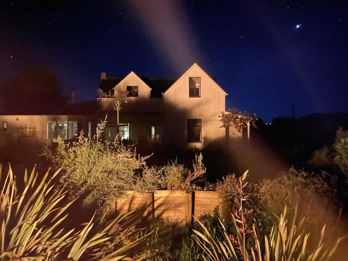 Ashley Villa Bnb Такака Екстериор снимка